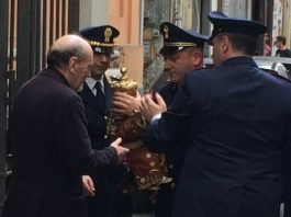 castellammare polizia statua gesù