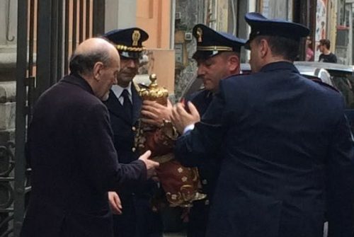 castellammare polizia statua gesù