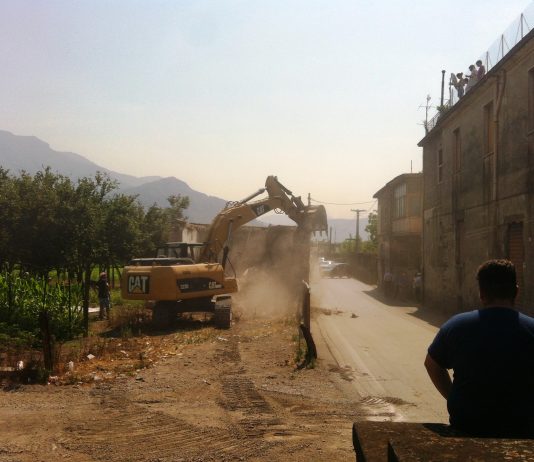 abbattimento rudere sarno-Striano