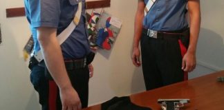 Pollena, rapina un negozio di telefonia: arrestato. Complice in fuga rapina pollena