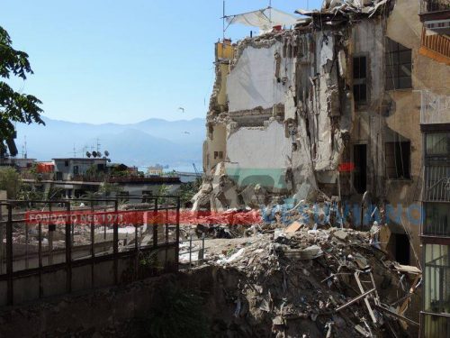 crollo palazzina torre annunziata