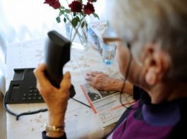 Napoli: truffa agli anziani, 21enne in manette anche per aver colpito i carabinieri