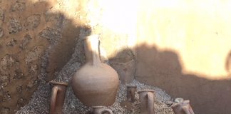 Anfore dalla schola armatorarum pompei scavi