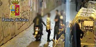 Rapinò una studentessa nel centro storico di Napoli: 37enne arrestata
