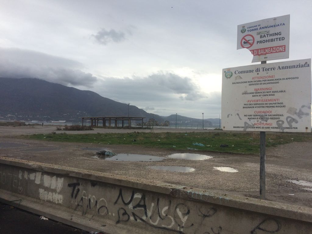 spiaggia delle sette scogliere sequestrata rovigliano torre annunziata