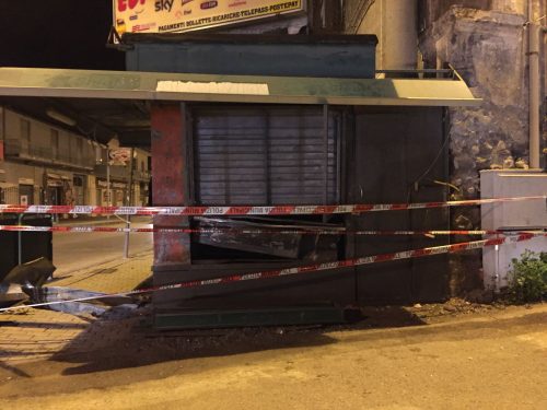 torre annunziata bomba carta edicola via plinio