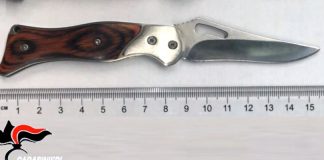 Choc a Napoli: 15enne va in giro con i coltelli insieme al fratello di 12 anni