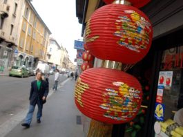 cinesi permessi di soggiorno