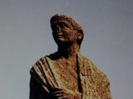 statua del castello di ottaviano