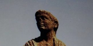 statua del castello di ottaviano