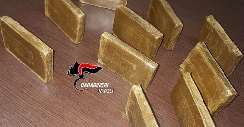 torre annunziata hashish droga coppia carabinieri
