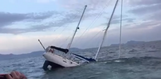 torre annunziata barca a vela affondata