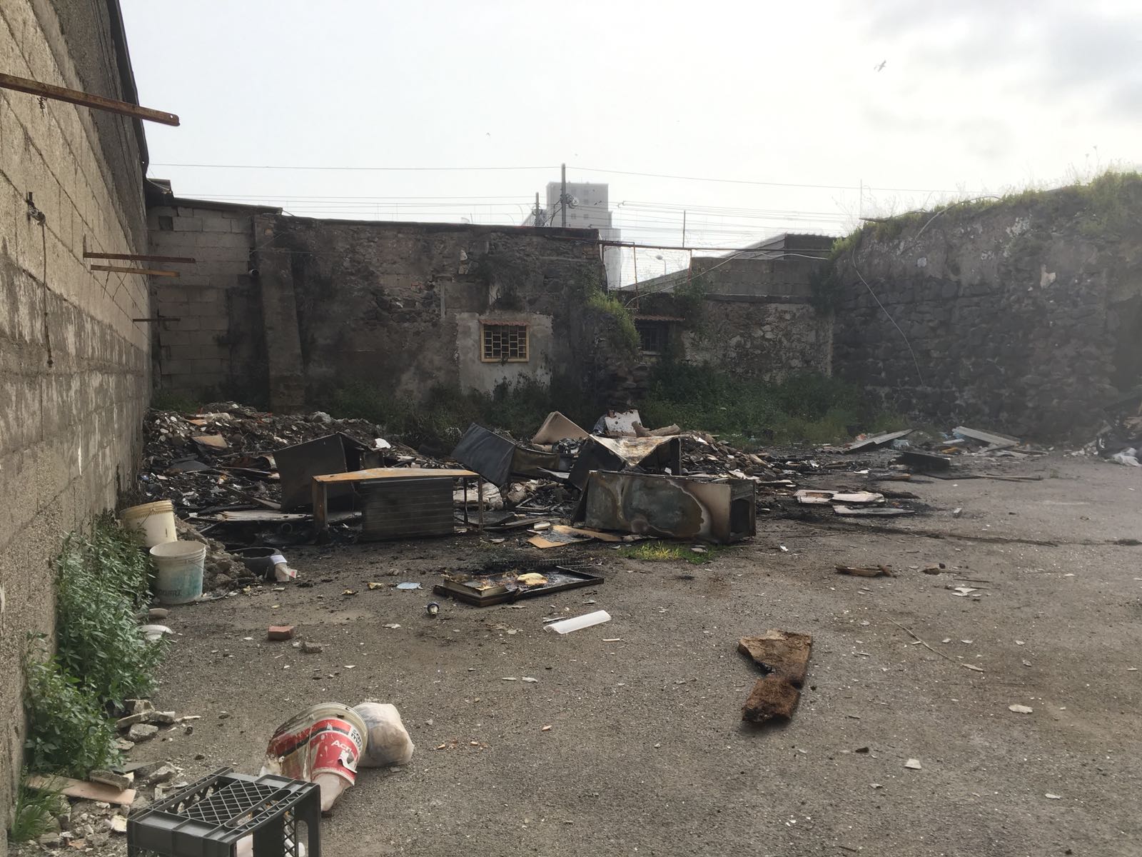 torre annunziata incendio via castello