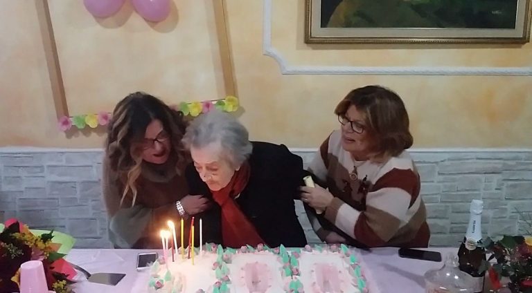 Cento anni per la signora Emilia Cento anni per la signora Emilia