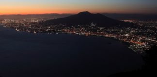La funivia anche di notte per godersi le luci e i colori del golfo di Napoli