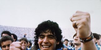 Morte di Diego Armando Maradona, 8 persone rinviate a giudizio per omicidio colposo: "Improvvisazioni e inadempienze"