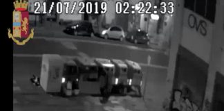 Incendiava campane e cassonetti adibiti alla raccolta differenziata di rifiuti a Napoli: arrestato
