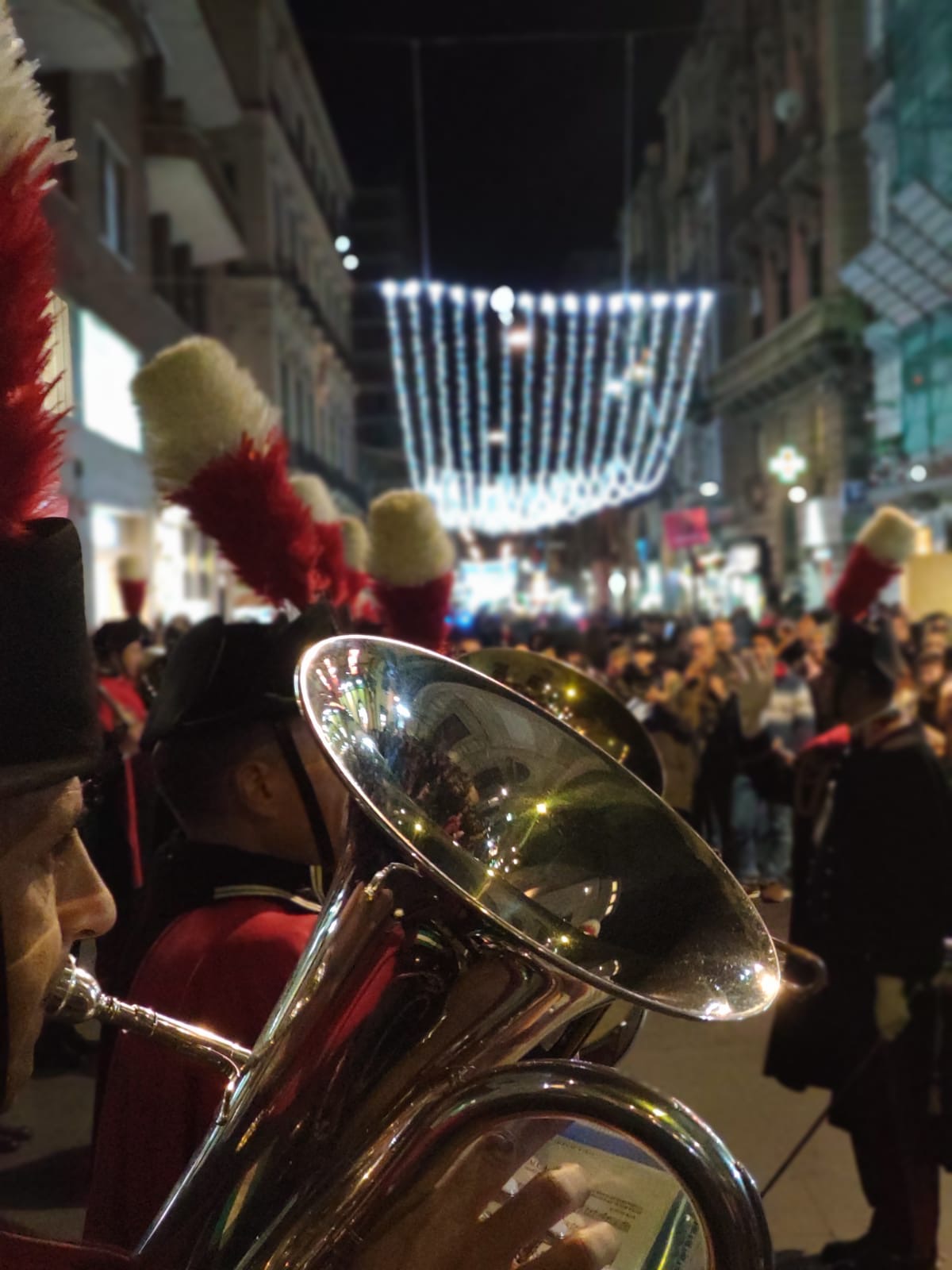 Buon Natale Carabinieri.Il Buon Natale Della Fanfara Dei Carabinieri Tra Le Strade Del Centro A Napoli