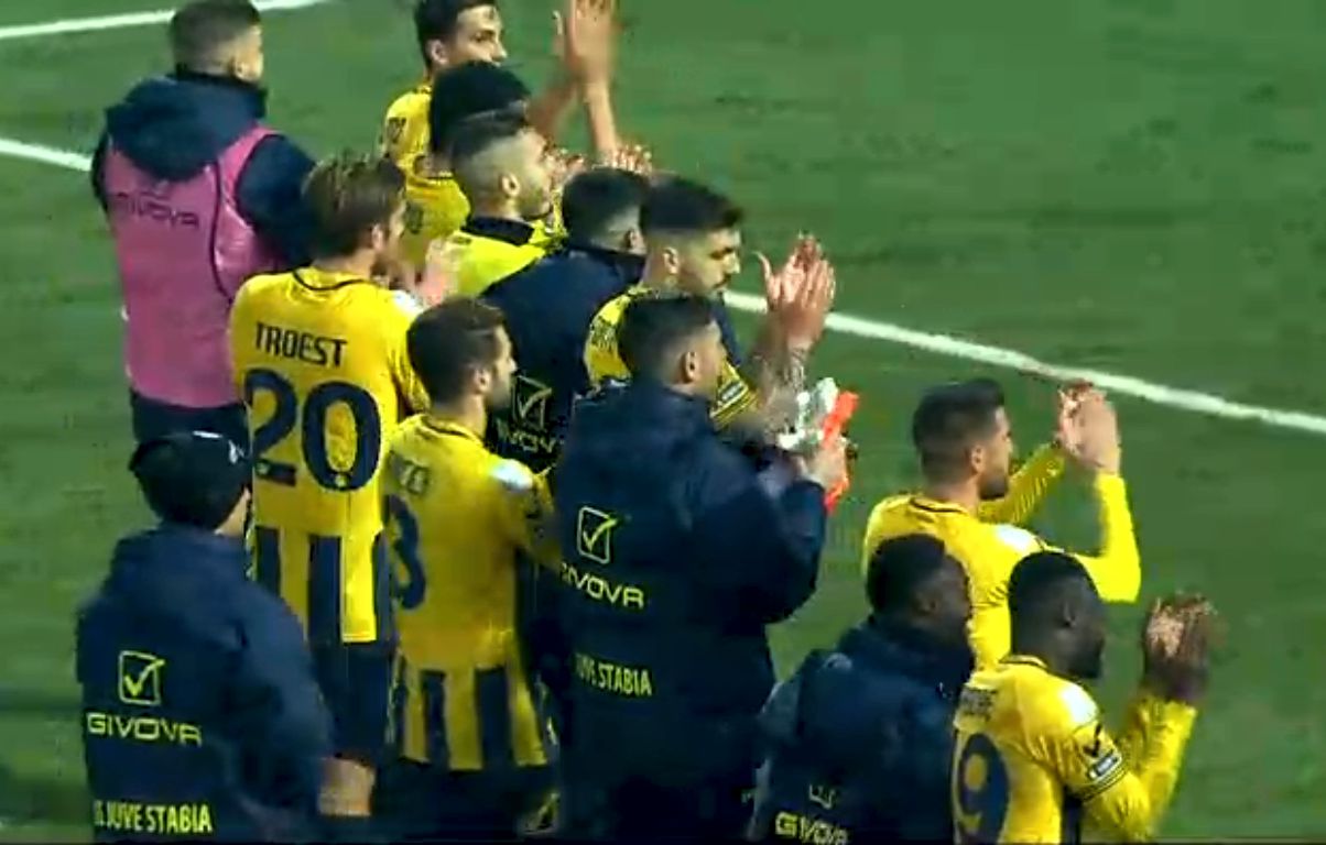 Juve Stabia riparte e rigrazia