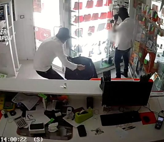 immagini furto smartphone