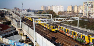 napoli deraglia treno
