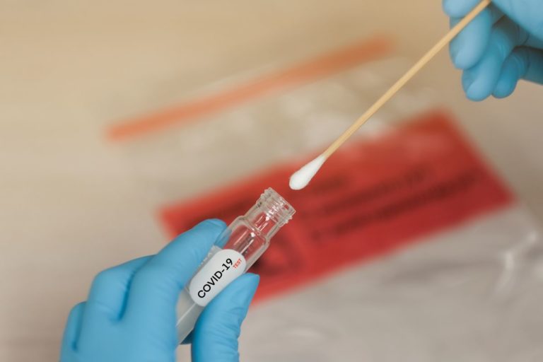 Il Codacons denuncia: tamponi per i calciatori e i VIP
