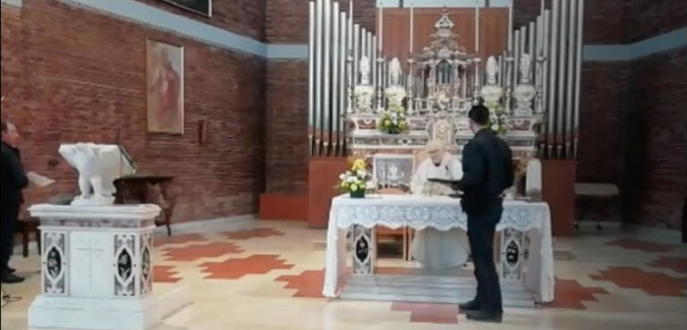 Don Lino interrotto dai carabinieri: “Supplica di riparazione per chiedere perdono. Per riparare al gesto sacrilego” Don Lino interrotto dai carabinieri: “Supplica di riparazione per chiedere perdono. Per riparare al gesto sacrilego”