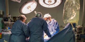 Napoli, bimba cade in casa: l'intervento dei medici, di due Aziende Sanitarie, le salva il braccio