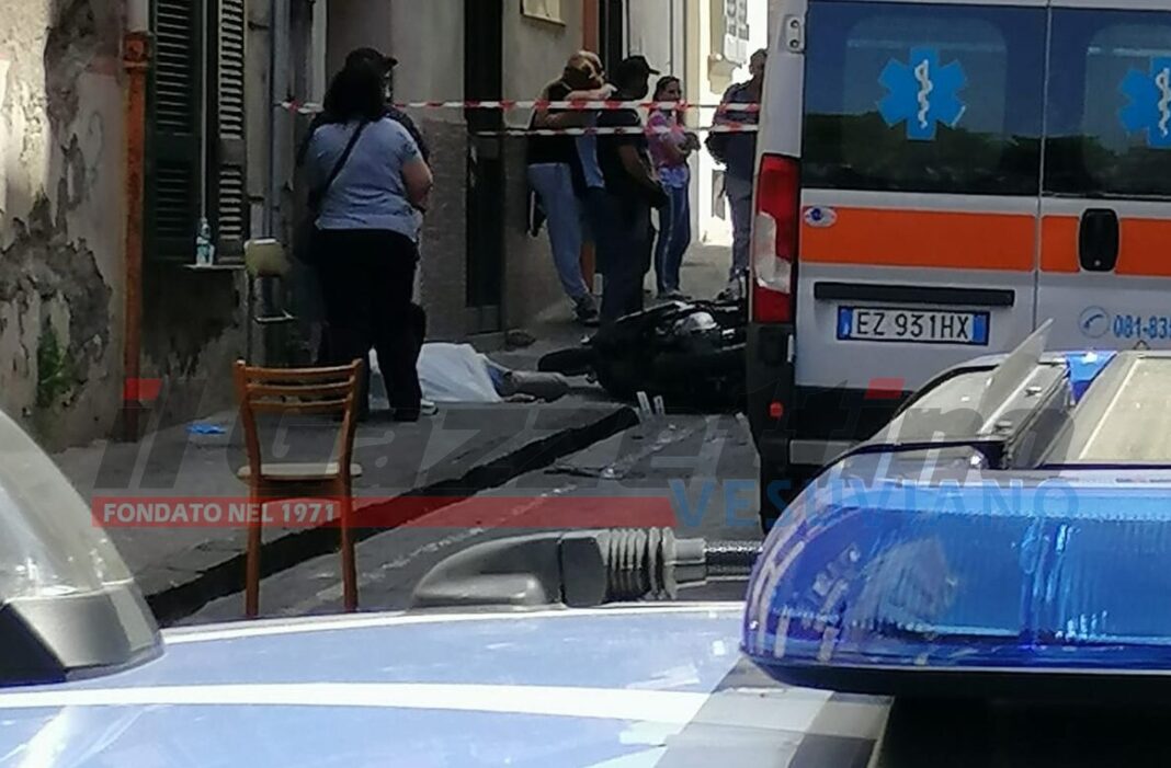 omicidio di camorra in strada