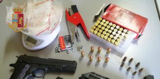 Napoli, Ponticelli: rinvenute armi e denunciate due persone per droga