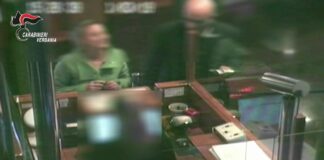 Napoli, così gli hacker utilizzavano le carte di credito rubate alle Poste: 14 misure cautelari
