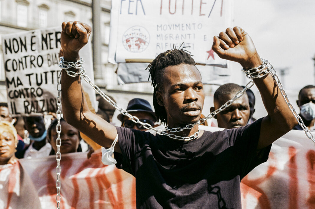 Movimenti Migranti di Napoli in strada contro la schiavitù a napoli