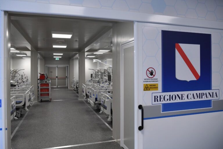 Inchiesta gestione degli appalti per i tre ospedali prefabbricati per il Covid della Regione Campania