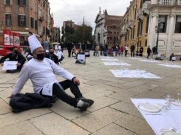 Venezia A Campo Santo Stefano contro il DPCM del Governo italiano