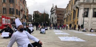 Venezia A Campo Santo Stefano contro il DPCM del Governo italiano