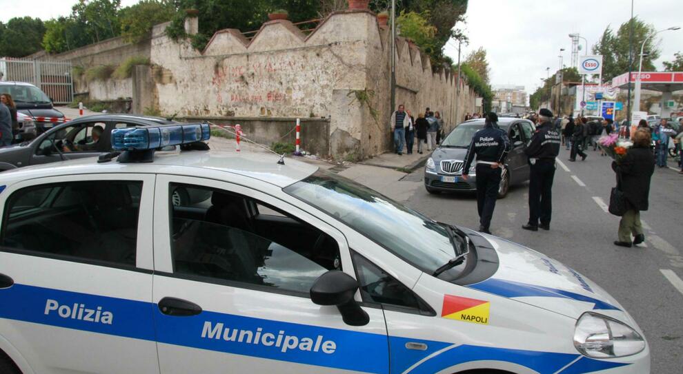 Polizia Municipale "categoria a rischio". A Napoli 30 agenti positivi al  Covid-19