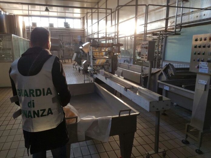sequestro-caseifici-caserta-napoli-mozzarella-guardia-di-finanza-febbraio-2017-6