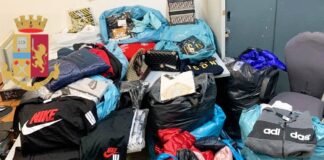 abiti contraffatti napoli polizia