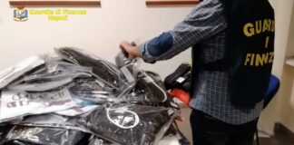 abiti falsi contraffatti online napoli