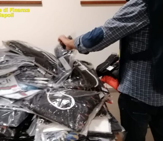 abiti falsi contraffatti online napoli