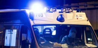 Torre del Greco, auto si ribalta in un incidente: 23enne gravissimo