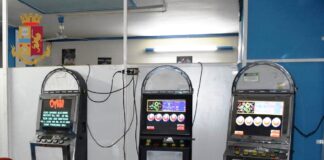 Giugliano: scoperta una “sala slot” abusiva, denunciati giugliano sala slot polizia