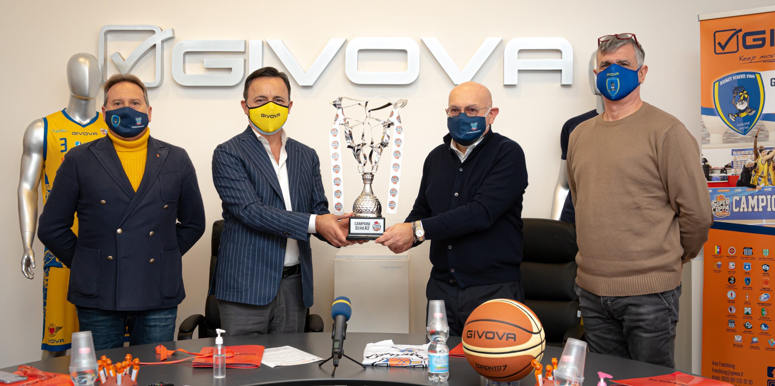 presidenti, vice presidente Di Lallo e Gm Gino Guastaferro con SuperCoppa