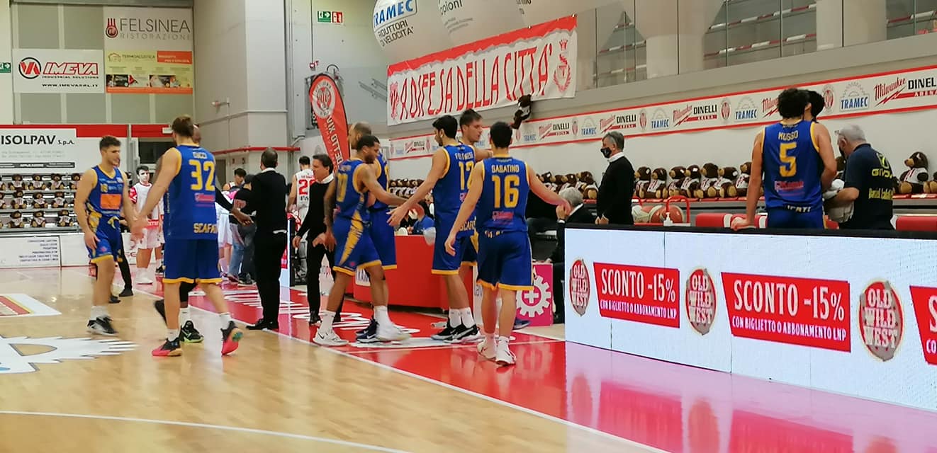 La Givova Scafati ritorna al successo sul parquet del PalaBenedetto della Tramec Cento