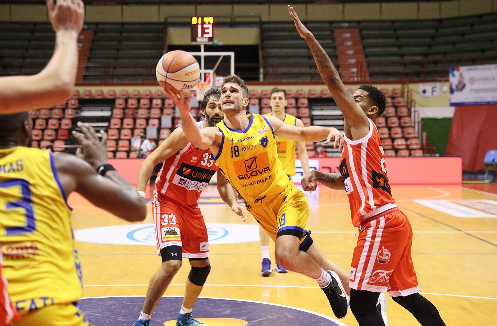 Riccardo Rossato in azione di gioco contro Unieuro ForlÃ¬