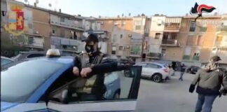 rione traiano napoli carabinieri polizia