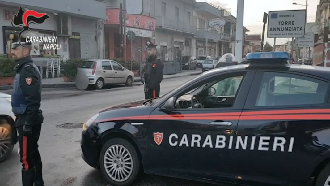 Stesa nella notte a Torre Annunziata: un proiettile nell'appartamento di una guardia giurata