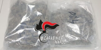 Boscoreale, gettano 1 kg di marijuana dal balcone: in manette fidanzati insospettabili Boscoreale droga carabinieri