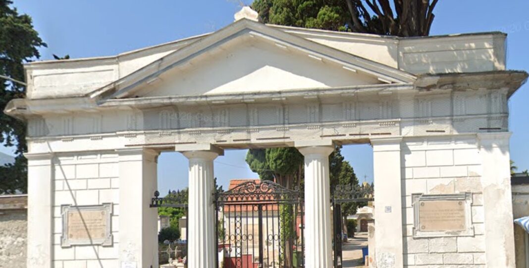 cimitero vecchio castellammare