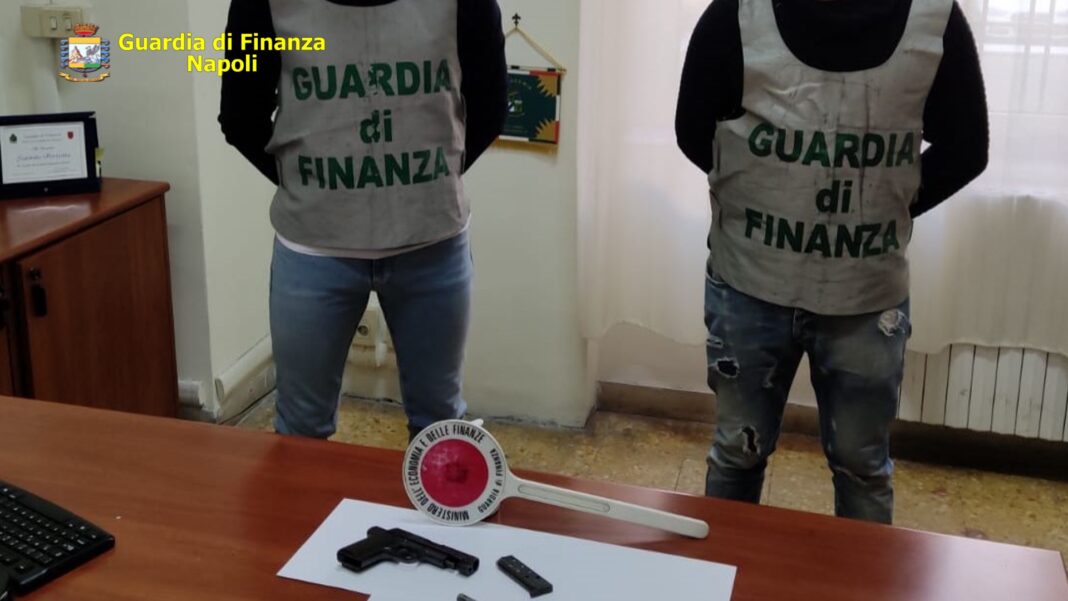 guardia di finanza pistola napoli